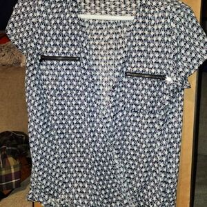 Maurices Sleeveless Faux Wrap blouse zippered chest pockets blue white pink